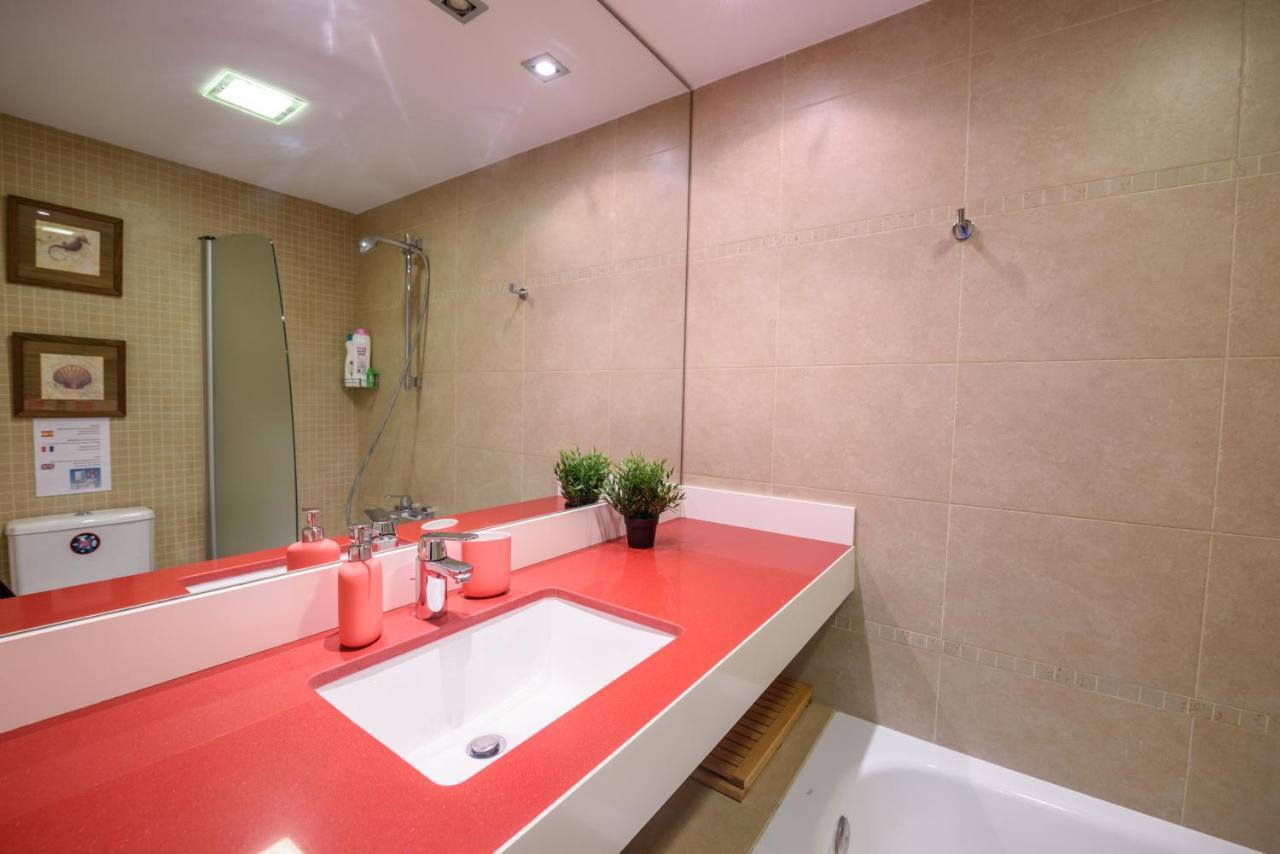 Ramblasrentals Cozy Renovated 2Br With Balcony Lift 20M Rambla - Parking - Wifi Barcelona Buitenkant foto