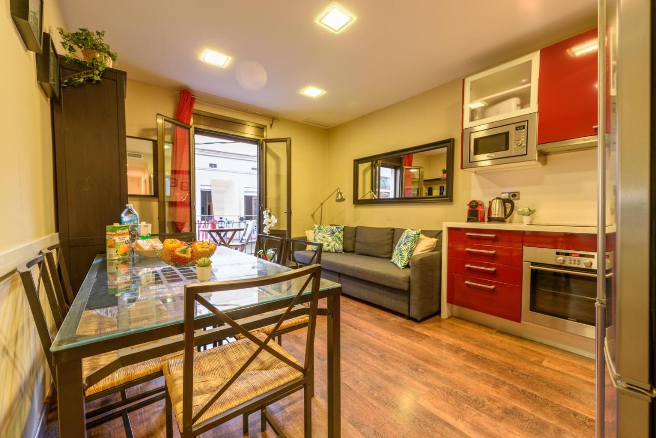 Ramblasrentals Cozy Renovated 2Br With Balcony Lift 20M Rambla - Parking - Wifi Barcelona Buitenkant foto